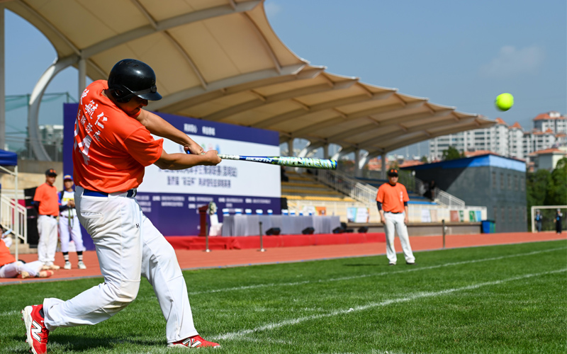“彩云杯”兩岸慢投壘球精英賽在昆明舉辦